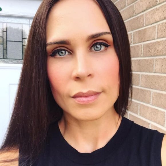 Meet your Posher, Rebecca - Picture 1 of 6